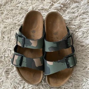 Birkenstock Arizona Kids Desert Soil Camouflage Green, Unisex Youth Size 3.0