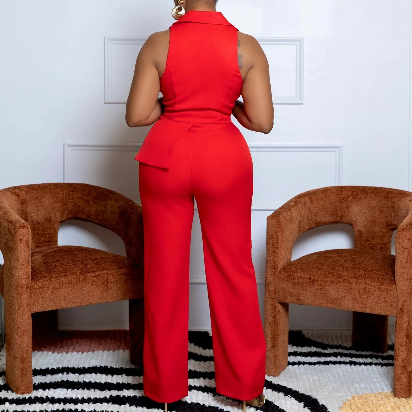 Bold Turndown Collar Wide-Leg Jumpsuit with Stylish Chain Detail