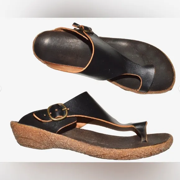 BOSABO FRANCE SZ 38 7.5 8 M BLACK LEATHER THONG LOW HEEL SLIP ON SANDALS