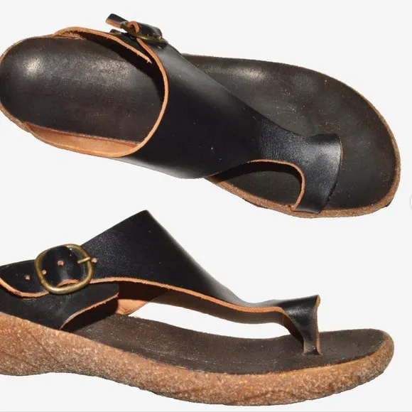 BOSABO FRANCE SZ 38 7.5 8 M BLACK LEATHER THONG LOW HEEL SLIP ON SANDALS