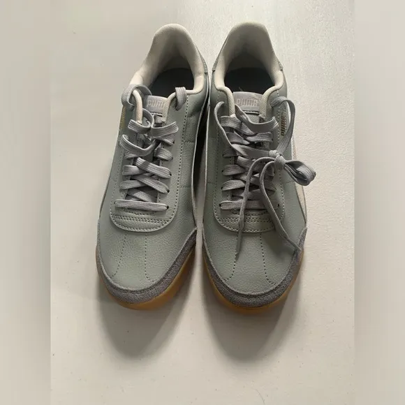 Brand new gray puma sneakers