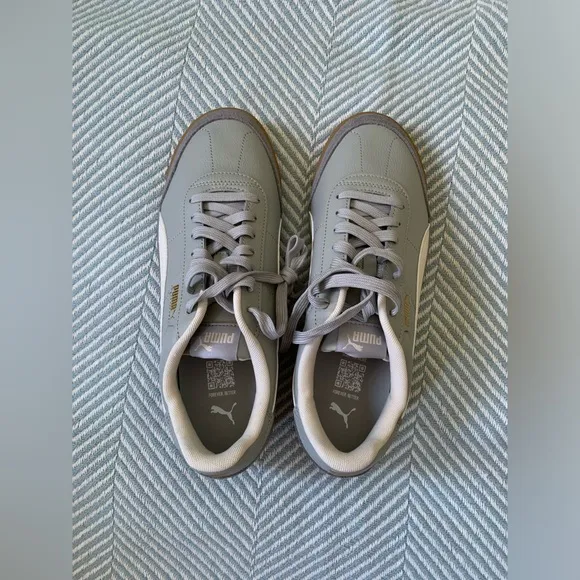 Brand new gray puma sneakers