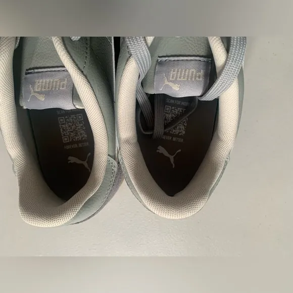 Brand new gray puma sneakers
