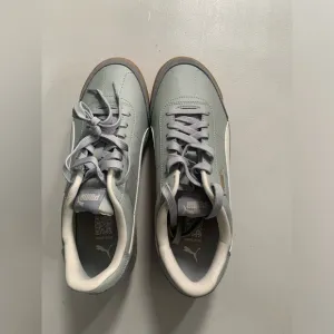 Brand new gray puma sneakers