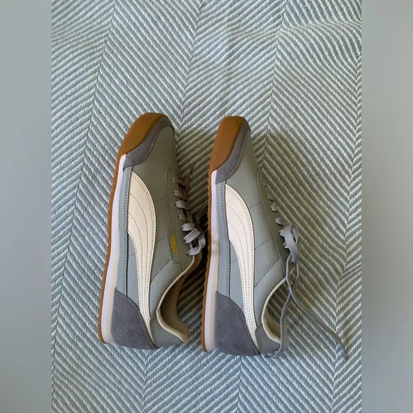 Brand new gray puma sneakers