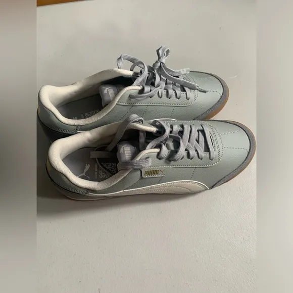 Brand new gray puma sneakers