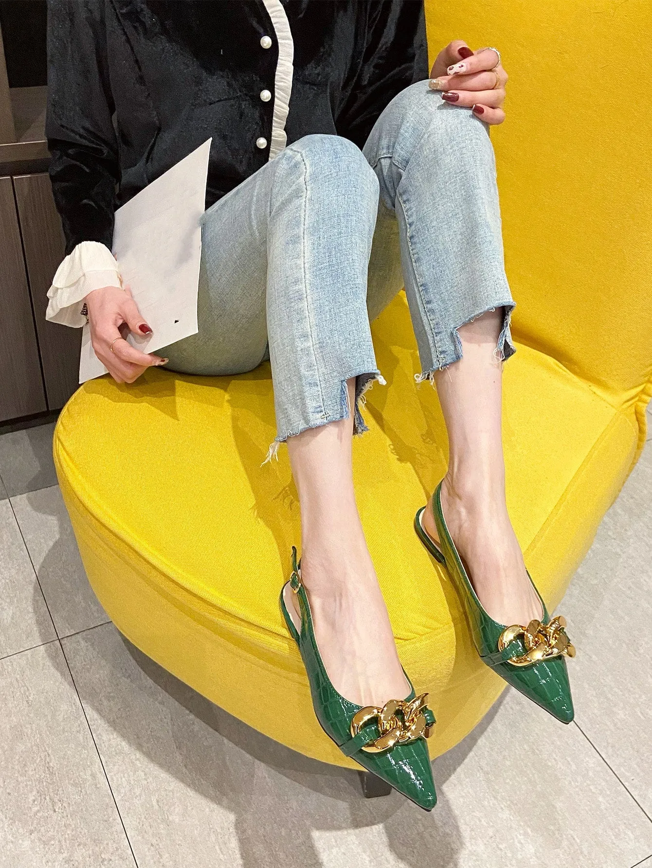 Crocodile Embossed Chain Decor Point Toe Slingback Flats, Green Fashionable Metal Chain Crocodile Pattern Open Back Heels