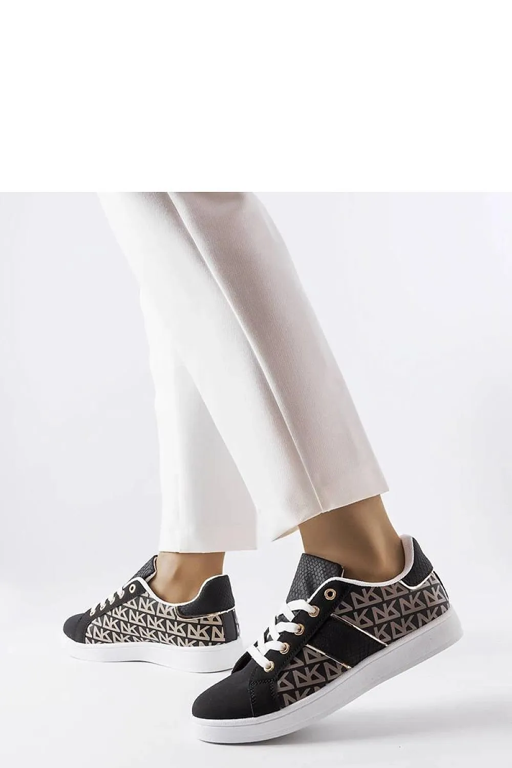 Elegant black sneakers