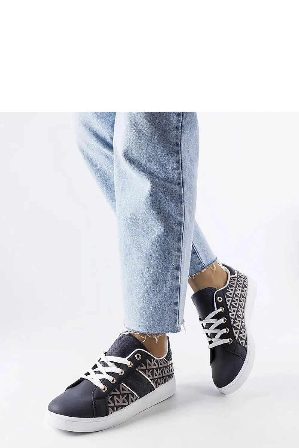 Elegant black sneakers