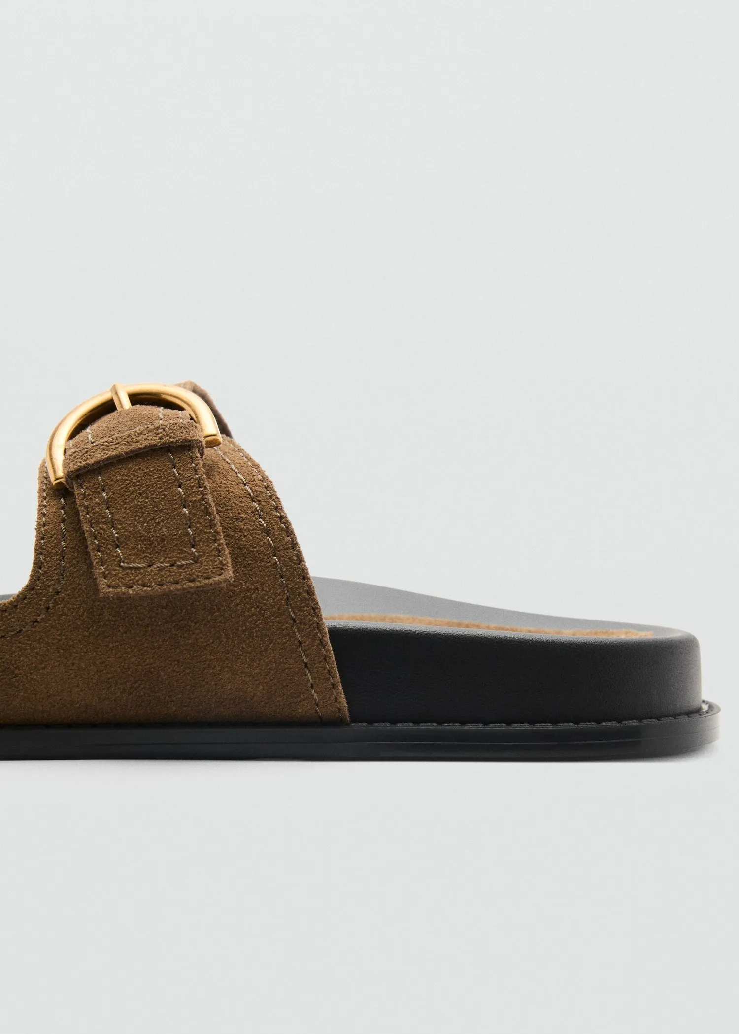 Flat leather sandal with buckles