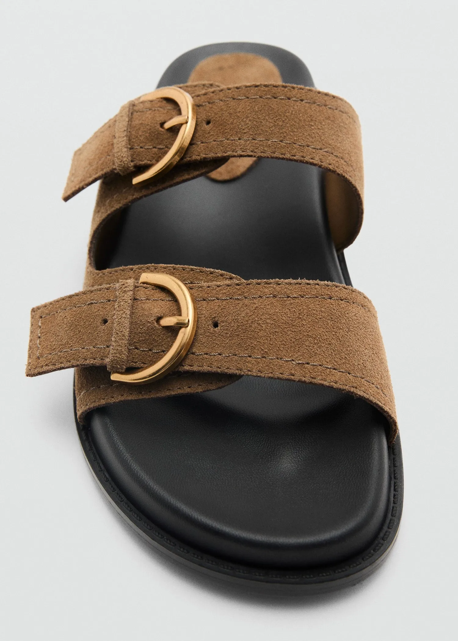 Flat leather sandal with buckles