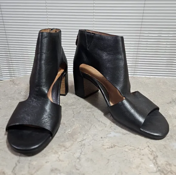 GENTLE SOULS By KENNETH COLE “CHARLENE” BLACK LEATHER OPEN TOE &amp; HEEL BOOTIE