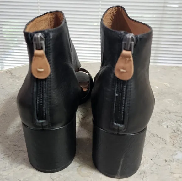GENTLE SOULS By KENNETH COLE “CHARLENE” BLACK LEATHER OPEN TOE &amp; HEEL BOOTIE