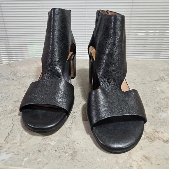 GENTLE SOULS By KENNETH COLE “CHARLENE” BLACK LEATHER OPEN TOE &amp; HEEL BOOTIE