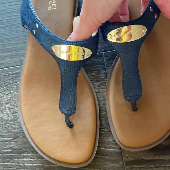 Goodbye Sale BNWS Michael Michael Kors Flat Plate Thong Sandals