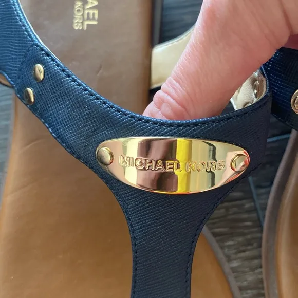Goodbye Sale BNWS Michael Michael Kors Flat Plate Thong Sandals
