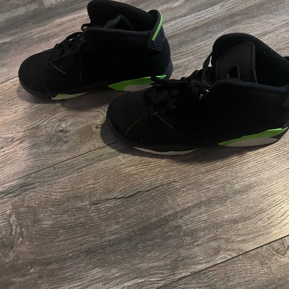 Kids Jordan’s 6s Retro Electric Green
