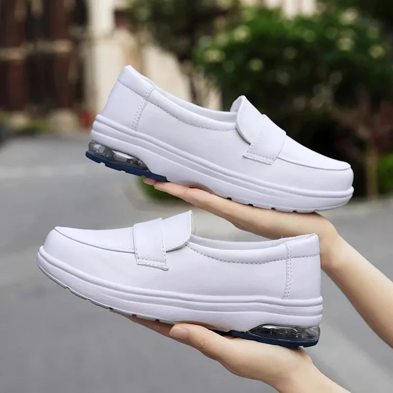 Lia® | Relaxed and stylish   sneakers