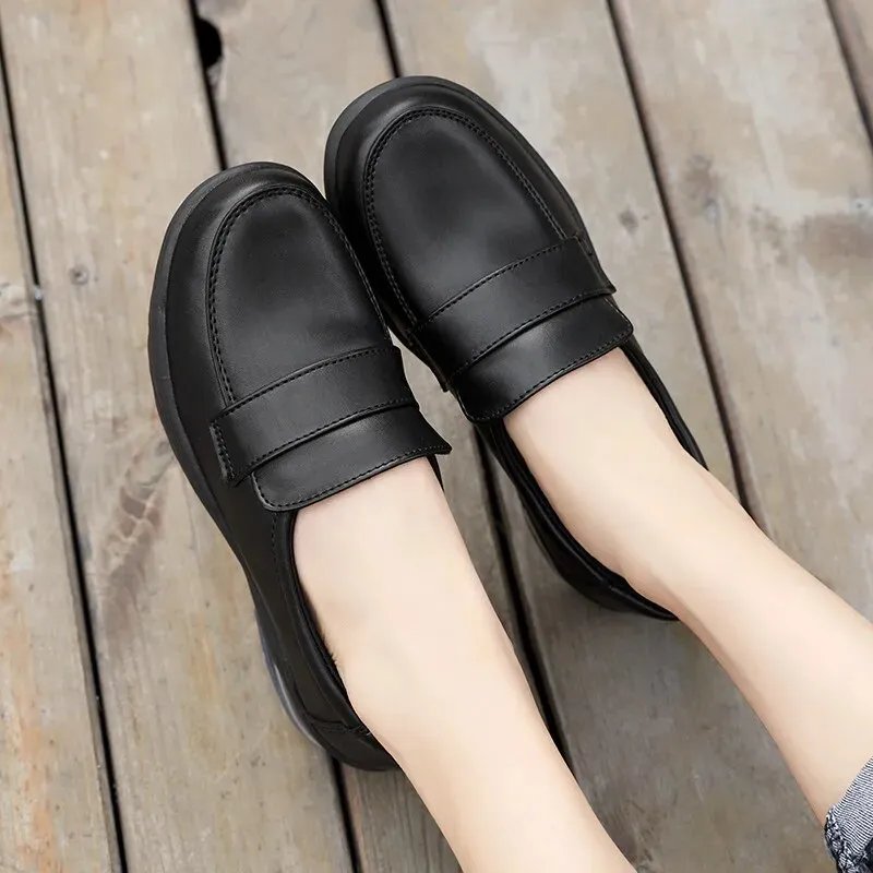 Lia® | Relaxed and stylish   sneakers