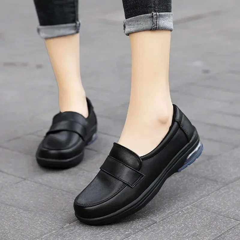 Lia® | Relaxed and stylish   sneakers