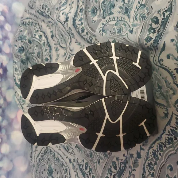 New Balance Men's Gray Sneakers