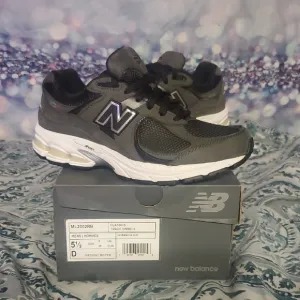 New Balance Men's Gray Sneakers