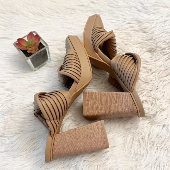 NEW Dolce Vita Vita Alton Tan Slide Sandal Heel women sizes 5, 5.5, 10