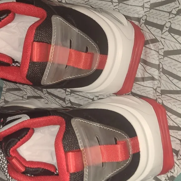 New Mazino Crinoid 2120 size 7y equals 8.5 women's
