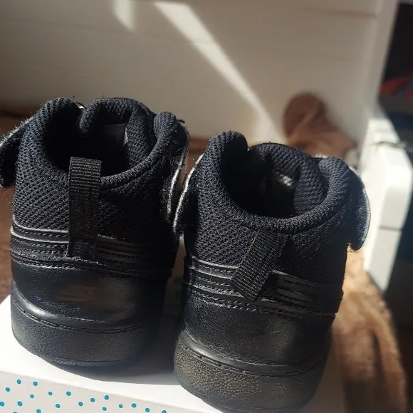Nike Air Force 1 Court Borough Mid Boys Size 8C Black Nike Sneakers