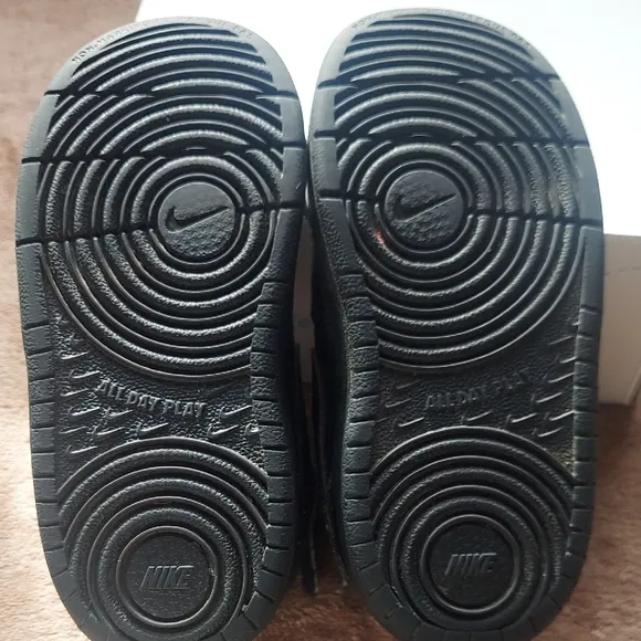 Nike Air Force 1 Court Borough Mid Boys Size 8C Black Nike Sneakers
