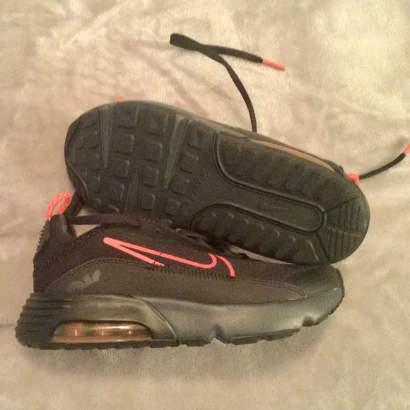 NIKE AIRMAX KIDS Sneakers. NWOT