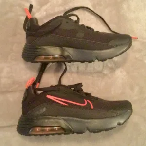 NIKE AIRMAX KIDS Sneakers. NWOT