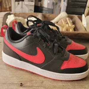 Nike Black and Red Sneakers 5.5 youth