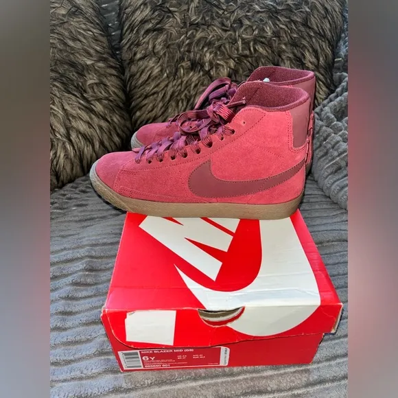 Nike Blazer Mid (GS) Burgundy Sneakers Size 6 ( Big boys )
