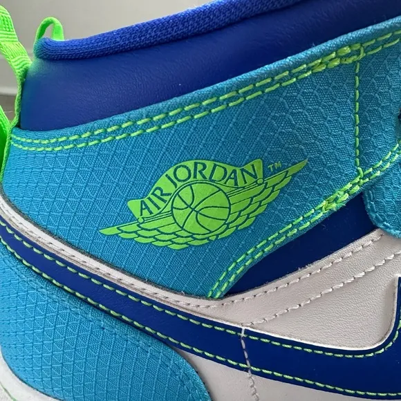Nike Jordans Blue and Green kids  Basketball Sneakers size 5