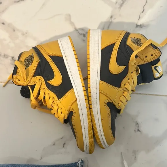 Nike Kids Yellow and Black Sneakers