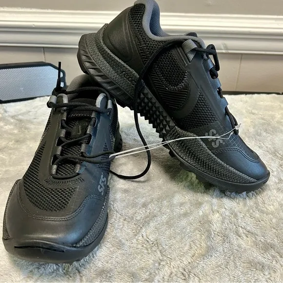 Nike React SFB Carbon Low Sz 6.5 NWOT Black Sneakers Tennis Shoes NWOT