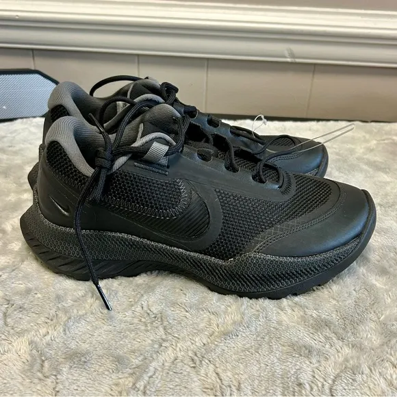 Nike React SFB Carbon Low Sz 6.5 NWOT Black Sneakers Tennis Shoes NWOT