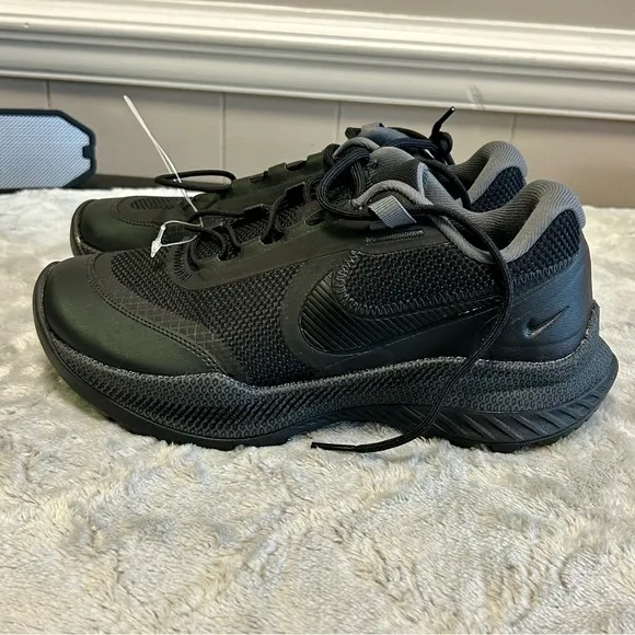 Nike React SFB Carbon Low Sz 6.5 NWOT Black Sneakers Tennis Shoes NWOT