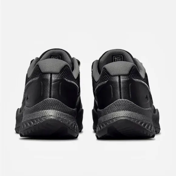 Nike React SFB Carbon Low Sz 6.5 NWOT Black Sneakers Tennis Shoes NWOT