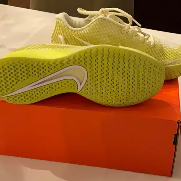 Nike Zoom woman’s Vapor tennis  Sneakers - White and Yellow