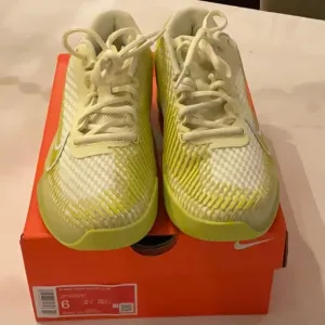 Nike Zoom woman’s Vapor tennis  Sneakers - White and Yellow