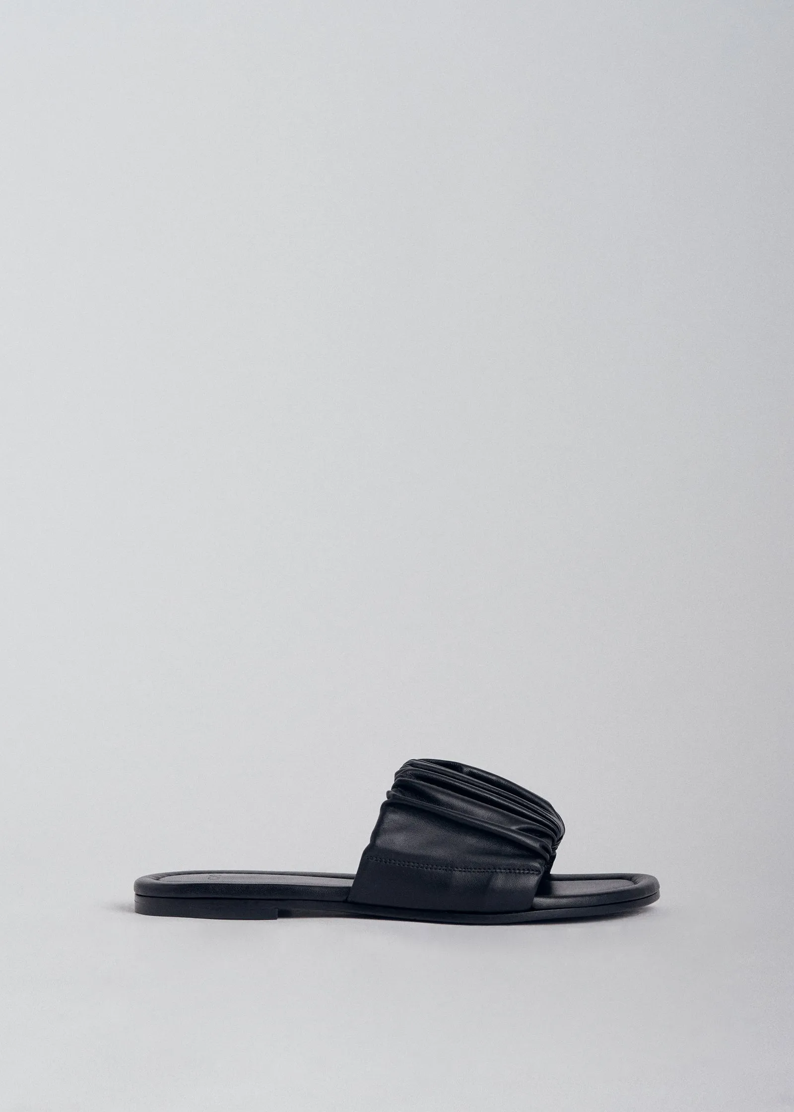 Ruched Slide Sandal in Leather - Black