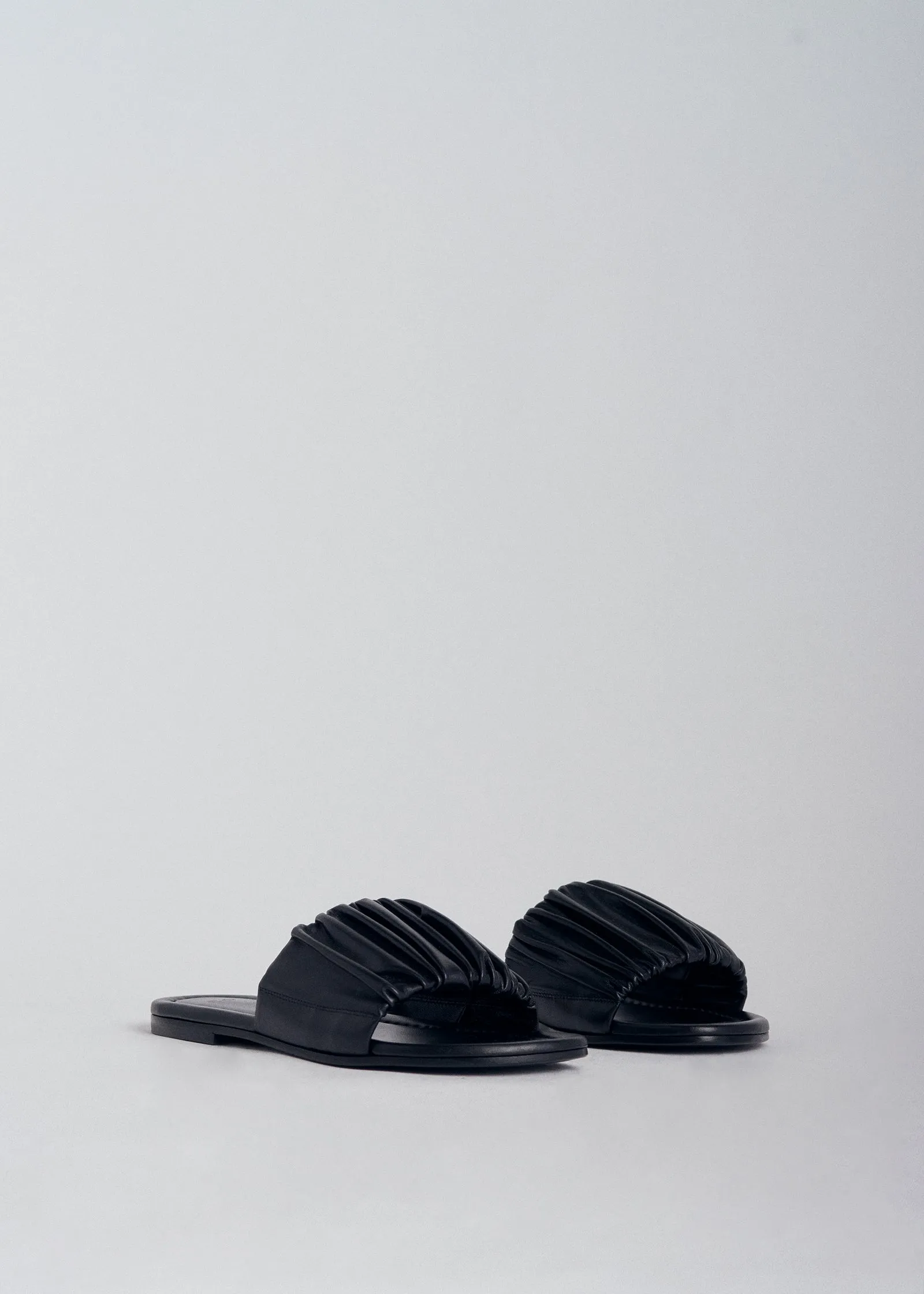 Ruched Slide Sandal in Leather - Black
