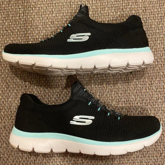 Skechers 9.5 Black Memory Foam Slip On Sneakers