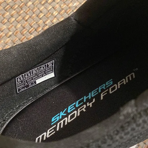 Skechers 9.5 Black Memory Foam Slip On Sneakers