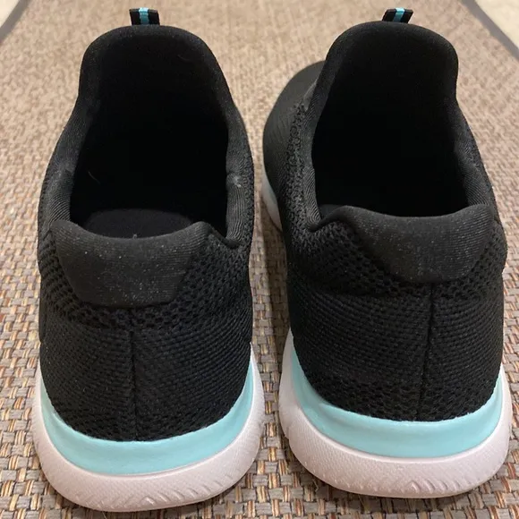 Skechers 9.5 Black Memory Foam Slip On Sneakers