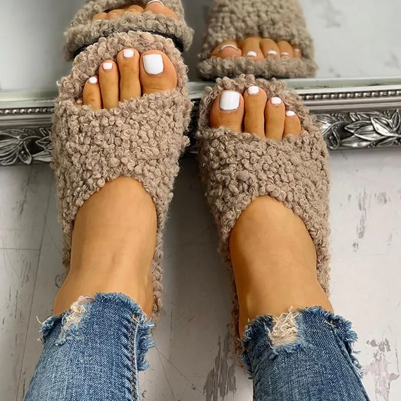 Solid Fluffy Crisscross Design Flat Sandals
