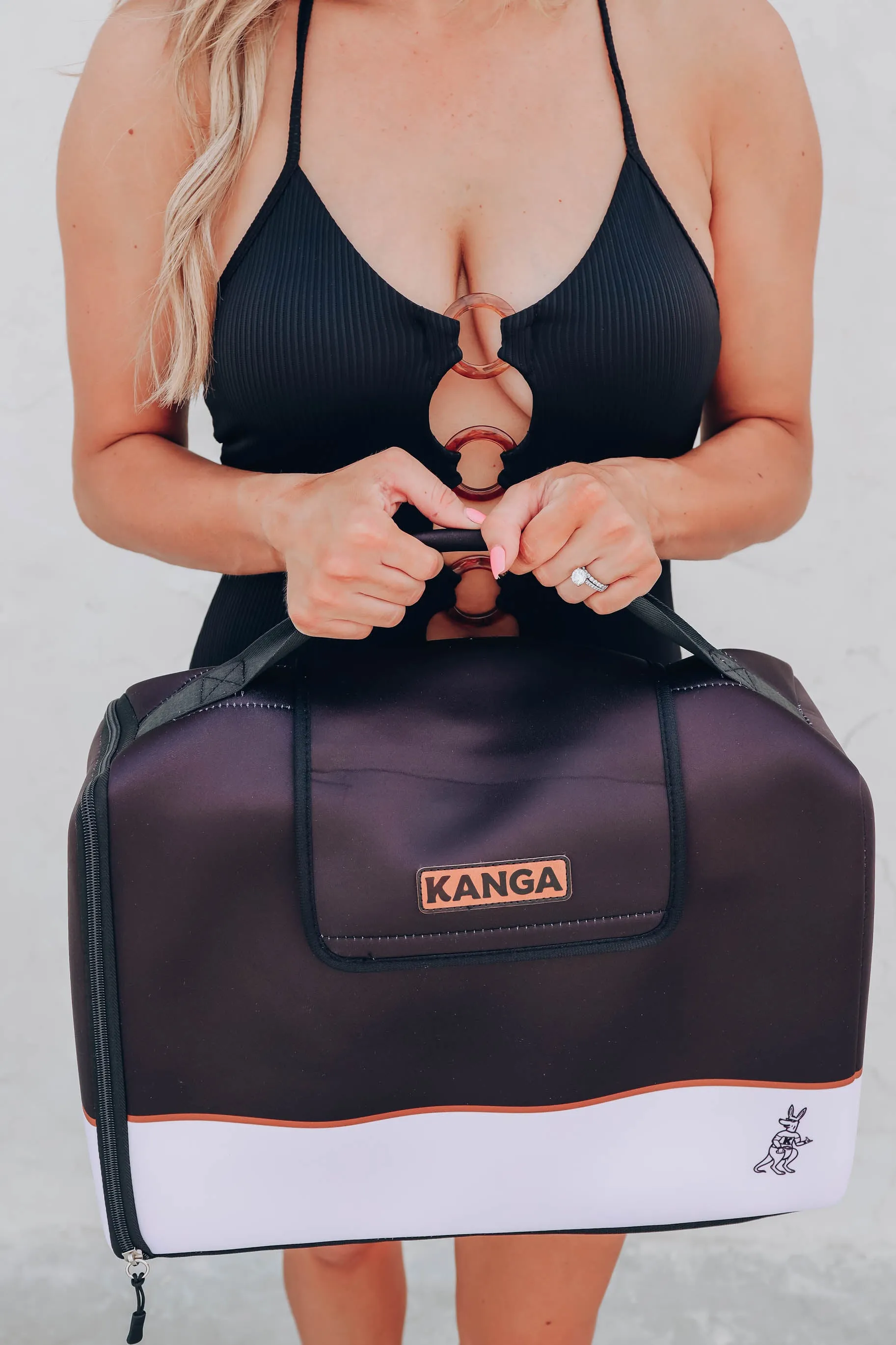The Gibson Kase Mate Kanga Cooler - 24 Pack