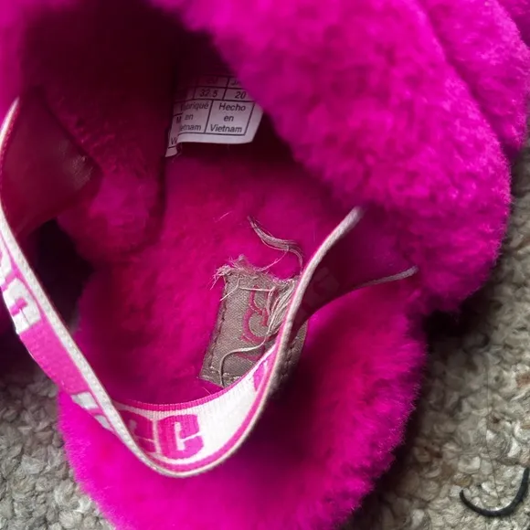 UGG Fluff Yeah big kid's pink slide sandal logo strap size 5 Eur 37
